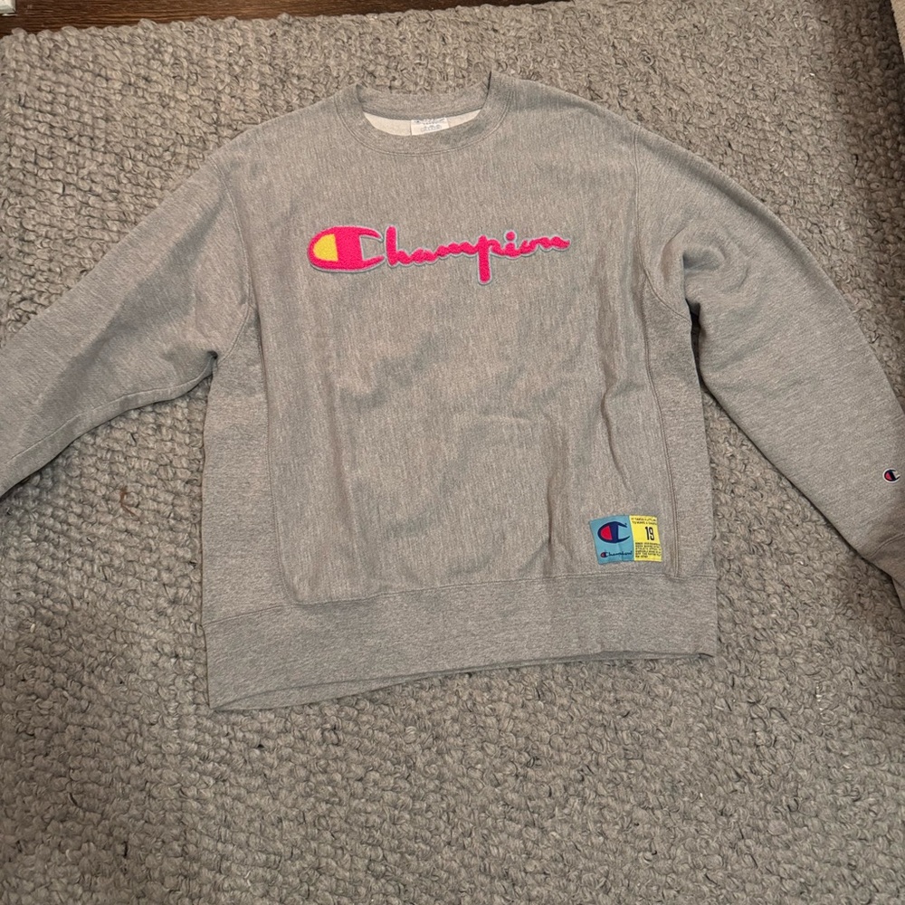 Women’s grey Champion Crewneck